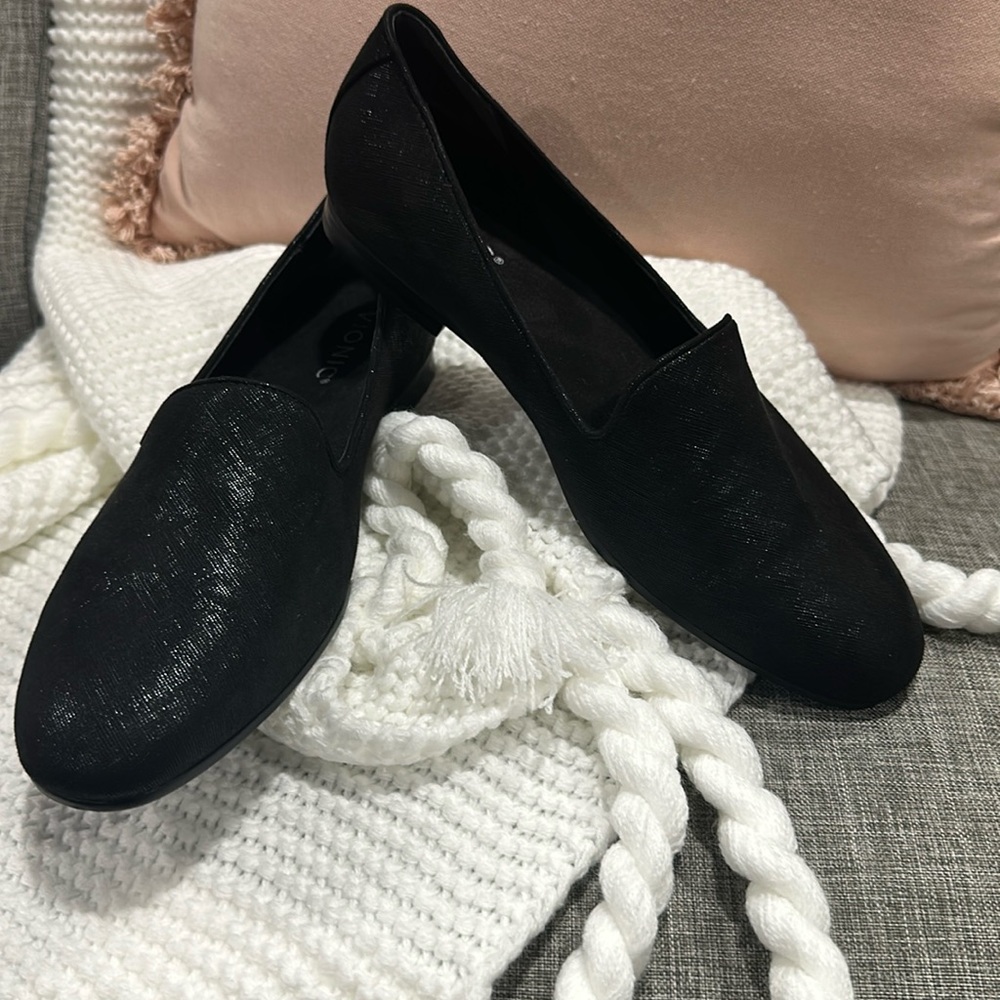 Vionic Willa slip on flats in black textile